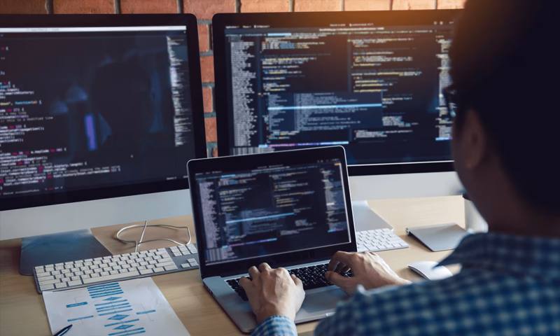 数据科学选型:R与Python如何赋能福州网站建设?